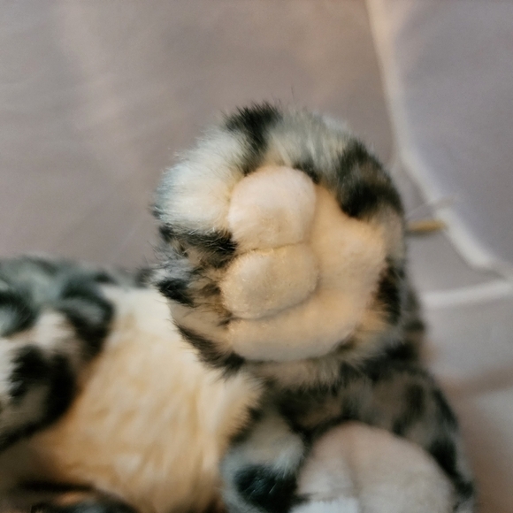 Aurora Baby Grey Spotted Snow Leopard Soft Blue Eyes 2017 Plush Stuffed Animal - Picture 9 of 12